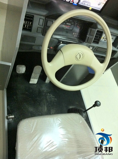 汽车驾驶模拟器