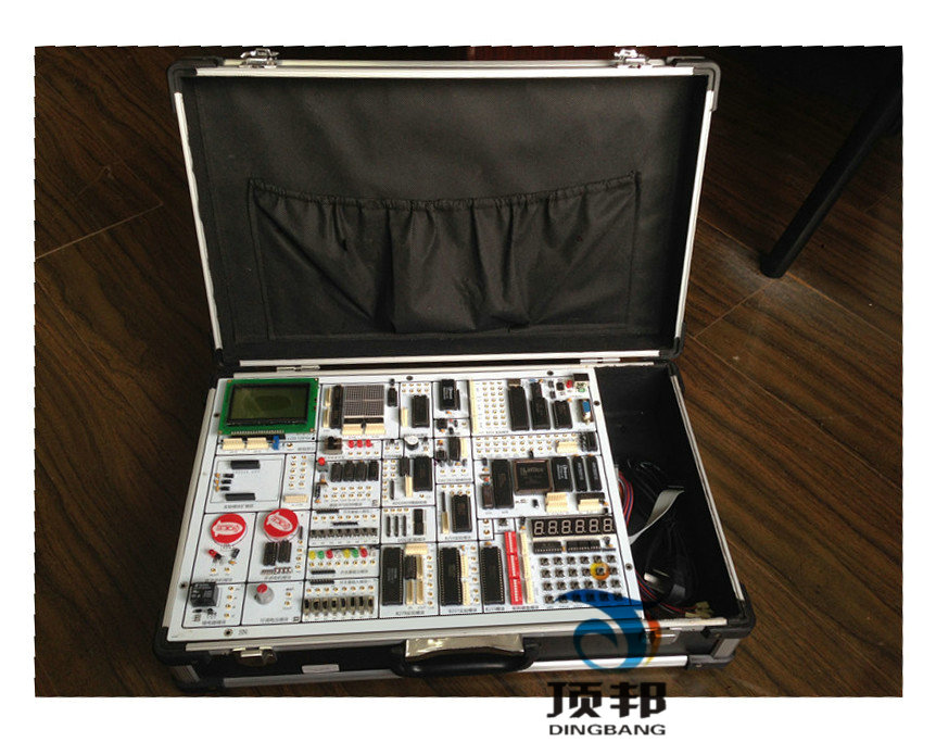 系统资源完全开放,丰富的板载资源、超强的扩展性 DB-87PCL实验平台采用INTEL8088(兼容8086)系统,所有系统资源,8位数据线,16位地址线,读写等控制信号全部引出对用户开放。实验箱板载了丰富的模块资源,详见模块资源列表。在此基础上还提供了“实验模块扩展”接口,并提供丰富的传感器模块包,使得单一传感器实验平台和微机接口实验平台摆脱了分离教学的局限性,实现了当今传感器与微机接口等相关技术的完美结合,使得我们设计的微机接口系统与实际应用更加贴切,更加智能。 标配高速易